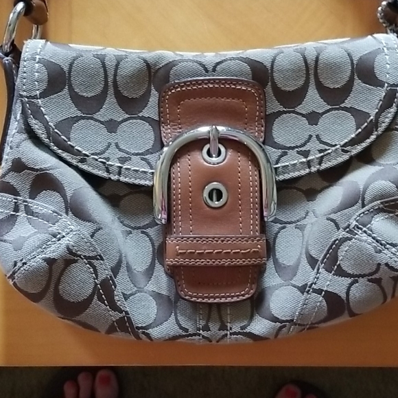 Coach 9x5 handbag. - Picture 2 of 8